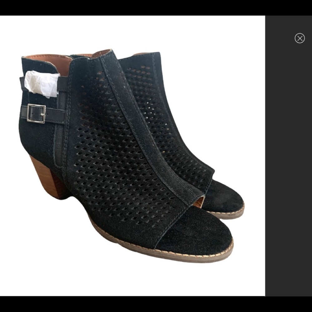 NWOT Vionic Chryssa perforated leather open toe booties